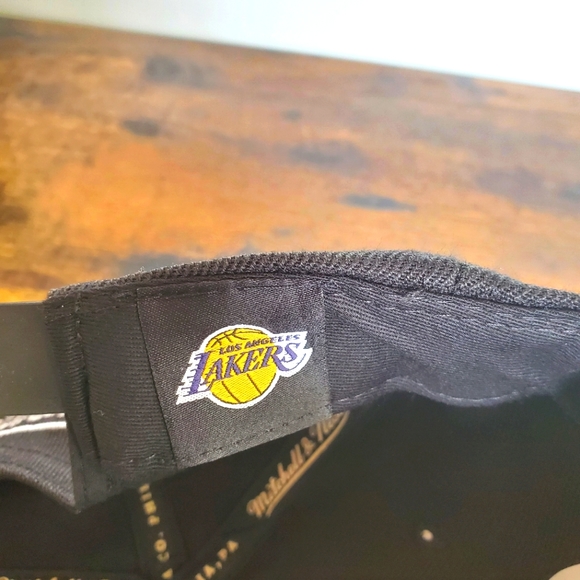 Los Angeles Lakers Mitchell & Ness Two Tone Black/Gray Snapback Hat/Cap - Picture 9 of 9